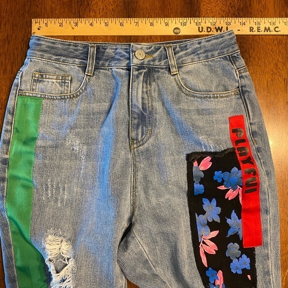 Fiona Chen patched distressed cropped jeans.  Size small ‎ - Picture 5 of 14